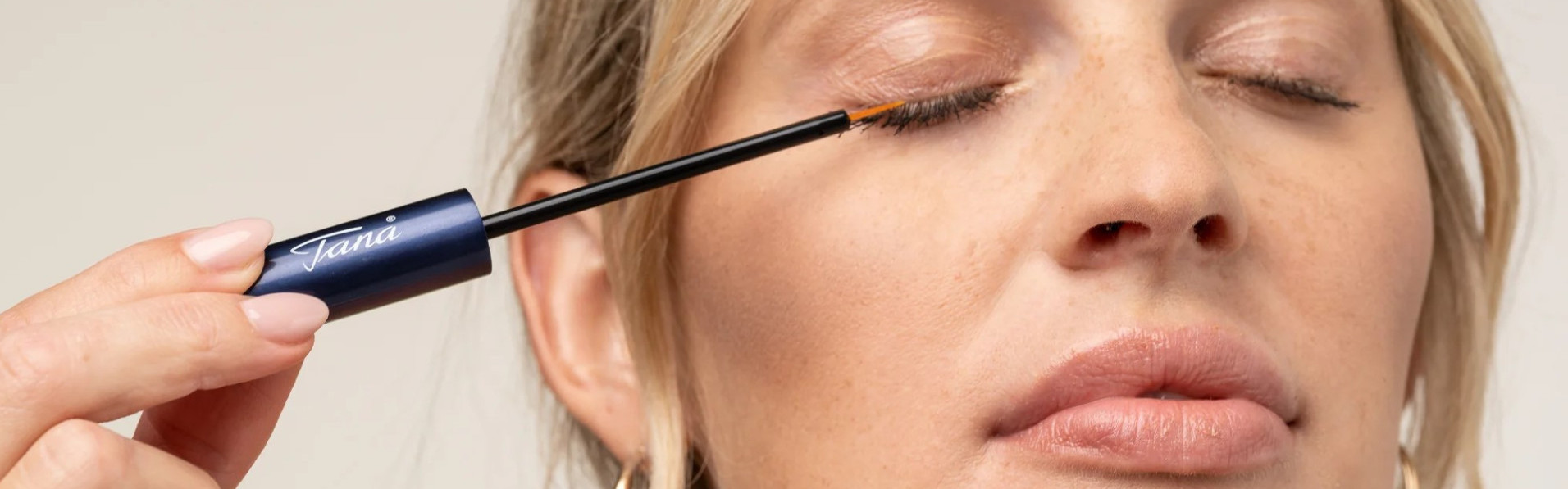 TANA-COSMETICS WIMPERNKRAFT-SZEMPILLA ÉS SZEMÖLDÖKNÖVESZTŐ SZÉRUM